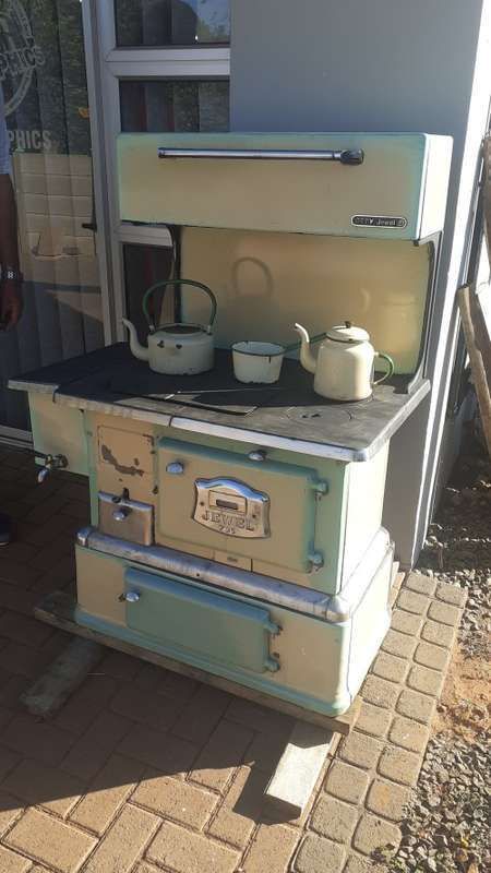 MAKE AN OFFER!!! Vintage Defy Jewel 735 with Warm Water basket and some old enamelware!!!