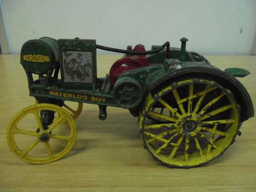 TRACTOR VERY OLD DIE CAST MADE IN THE U.S.A