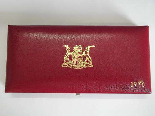 1976 Proof set in red box with R1 & R2 gold coins