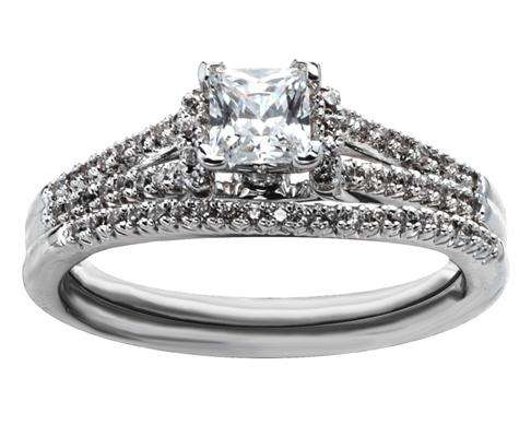 *R35258* 0.700ct (total) Diamonds set in 14kt White Solid Gold Twin Bridal Set 2 Rings. Certificate.