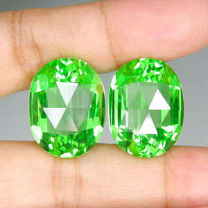 !!MATCHING PAIR!! 36.01ct STUNNING GREEN QUARTZ. OVAL CHECKERBOARD CUT.