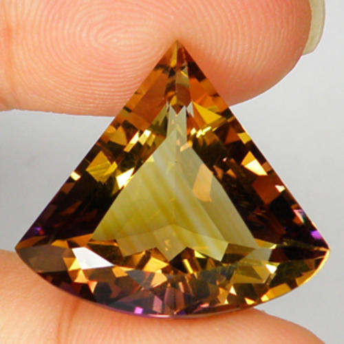 !!BI-COLOUR!! 16.50ct STUNNING FANCY CUT BI-COLOUR AMETRINE.