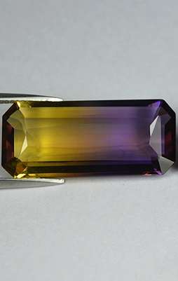 !!HUGE BI-COLOUR!! 17.4 ct STUNNING NATURAL  CUT BI COLOR AMETRINE.