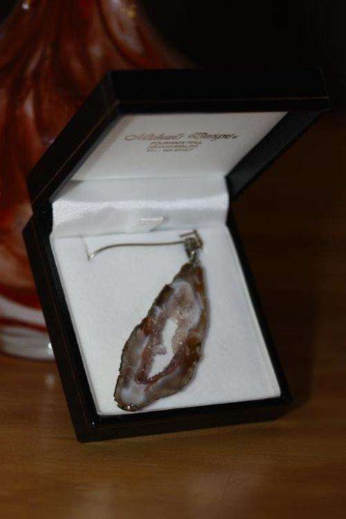 An Immaculate Sterling Silver necklace with a Cultered crystal and silver plate pendant! Incredible!