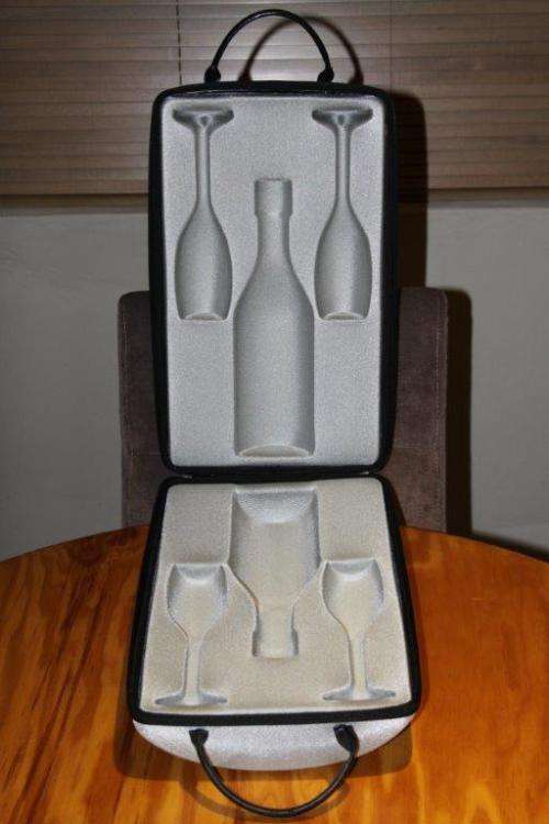 A "Winers" ULTIMATE Travel companion!!! An awesome wine for 2(or for 1) protective travel case!!!