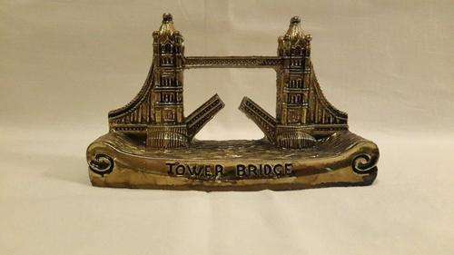 A Stunning model of the Tower Bridge in London with AWESOME detail!!!