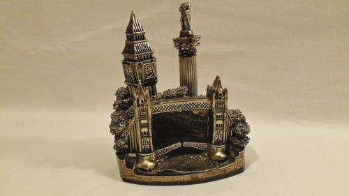 A Stunning model of the Tower Bridge, Big Ben and Asmiral Nelson in London with AWESOME detail!!!