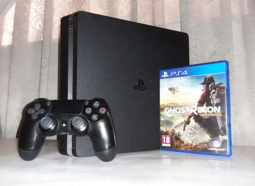 Playstation 4 slim 500gig console, game and controller in excellent condition