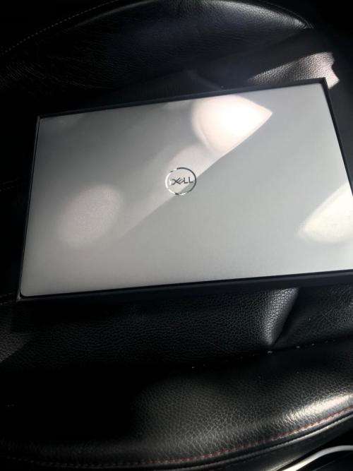 Dell 9305 i7 Laptop