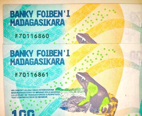 MADAGASCAR 100 AVIARY IN SEQUENCE UNC F70116860-861...2017 [1 BID TAKES ALL]