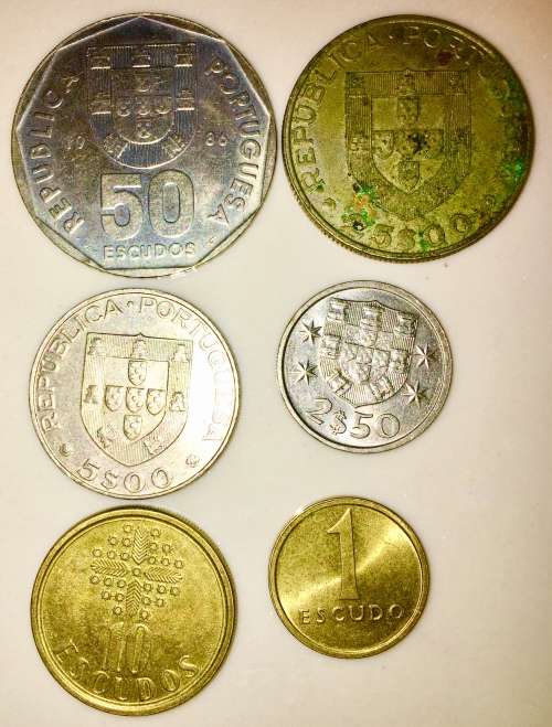 PORTUGAL SET X6,,,,50 ESCUDOS,25 ESCUDOS,10 ESCUDOS, 5 ES,2.5 ES & 1 ESCU 1982-1988(1 BID TAKES ALL)