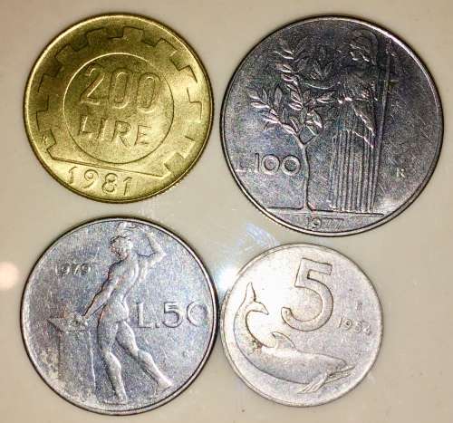ITALY SET X4 ,,,,200  LIRE 1981, .100 LIRE 1977, .50 LIRE 1979 & 5 LIRE 1954(1 BID TAKES ALL)