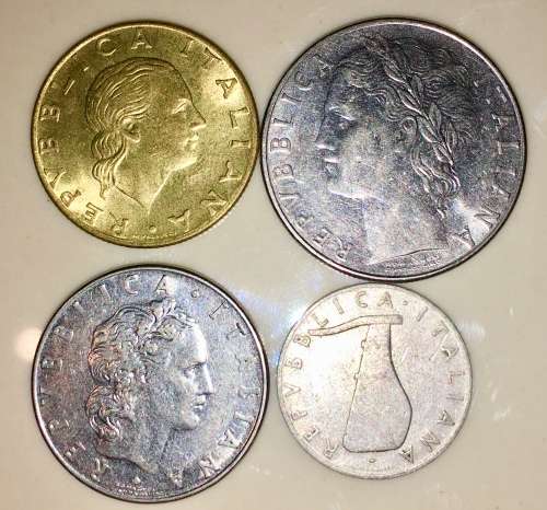 ITALY SET X4 ,,,,200  LIRE 1981, .100 LIRE 1977, .50 LIRE 1979 & 5 LIRE 1954(1 BID TAKES ALL)