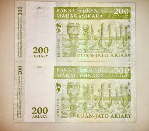 MADAGASCAR X2,,,,200 AVIARY BOTH SIGNATURES 2004