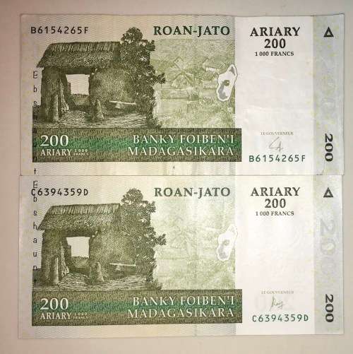 MADAGASCAR 200 FRANCS BOTH SIGNATURES 2004