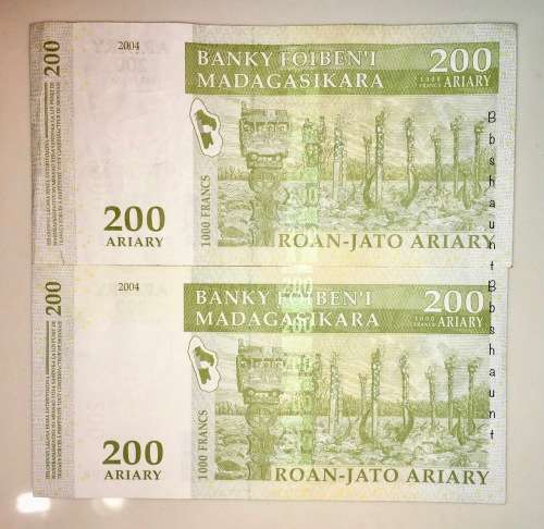 MADAGASCAR 200 FRANCS BOTH SIGNATURES 2004