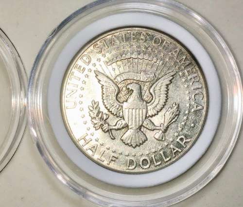 U S A  SILVER AMERICAN EAGLE KENNEDY HALF DOLLAR 1964 SILVER 90% WITH CAPSULE