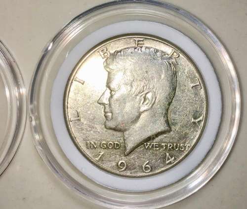 U S A  SILVER AMERICAN EAGLE KENNEDY HALF DOLLAR 1964 SILVER 90% WITH CAPSULE