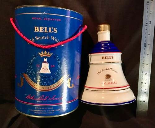 BELLS PRINCESS BEATRICE BIRTH DECANTER 8TH AUGUST 1988 FULL & SEALED , BOXED,  COLLECTIBLE