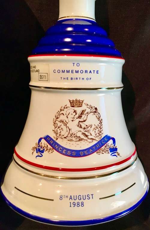 BELLS PRINCESS BEATRICE BIRTH DECANTER 8TH AUGUST 1988 FULL & SEALED , BOXED,  COLLECTIBLE