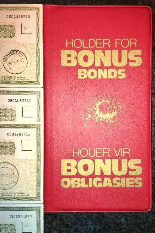 S.A DEFENCE FORCE BONUS BONDS SET WITH ORIGANAL HOLDER R10 X 3 & 5 X R5 FROM 1978-1982(1 BID TAKE AL