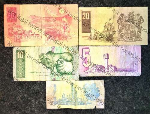 SET OF VARIOUS GOVERNORS & DECIMALS R50 TO R2  ( 1 BID TAKES ALL)