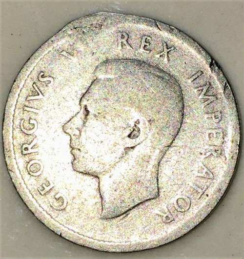 S A UNION  SILVER 6D SIXPENCE 1942 ERROR COIN ?