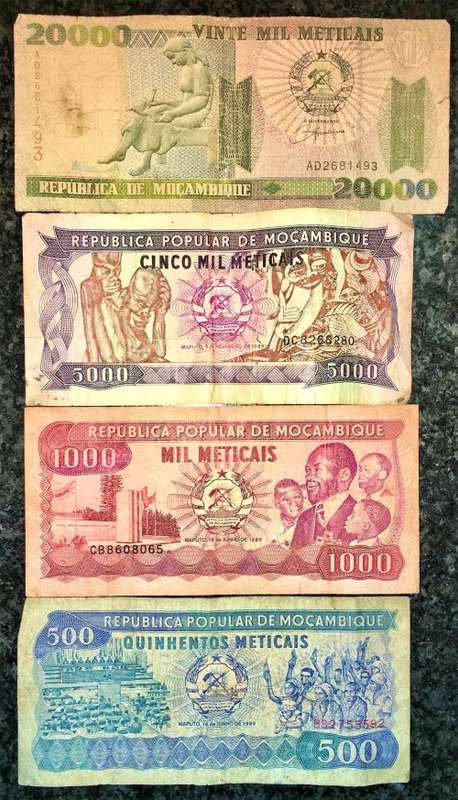 MOZAMBIQUE SET 20,000 METICAIS, 5000 METICAIS, 1000 METICAIS & 500 METICAIS  1989(1 BID TAKES ALLLL)