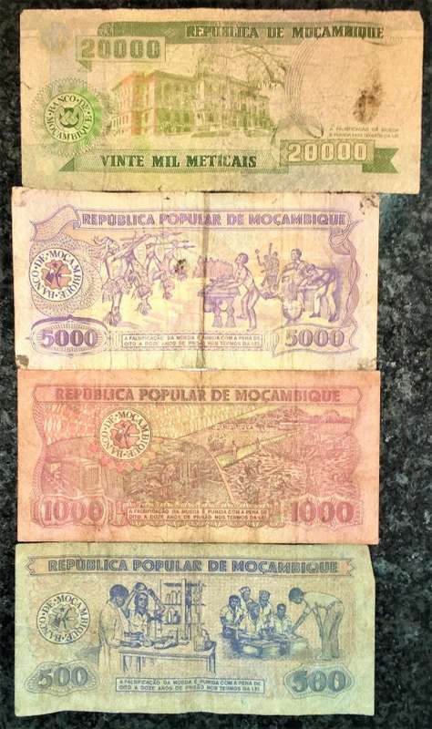MOZAMBIQUE SET 20,000 METICAIS, 5000 METICAIS, 1000 METICAIS & 500 METICAIS  1989(1 BID TAKES ALLLL)