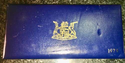 S A MINT PROOF SET 1979 WITH SILVER R1 TO 1/2 CENT IN BLUE S A MINT BOX