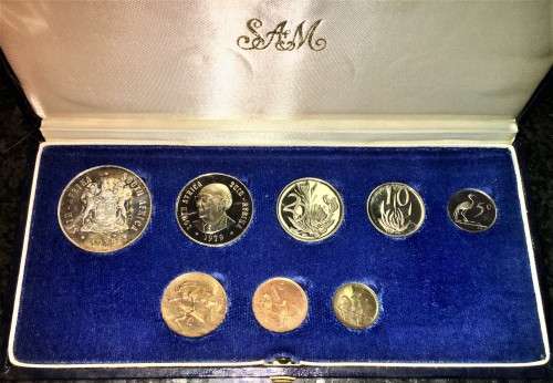 S A MINT PROOF SET 1979 WITH SILVER R1 TO 1/2 CENT IN BLUE S A MINT BOX