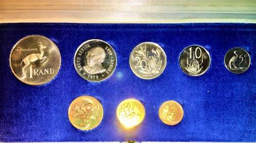 S A MINT PROOF SET 1979 WITH SILVER R1 TO 1/2 CENT IN BLUE S A MINT BOX