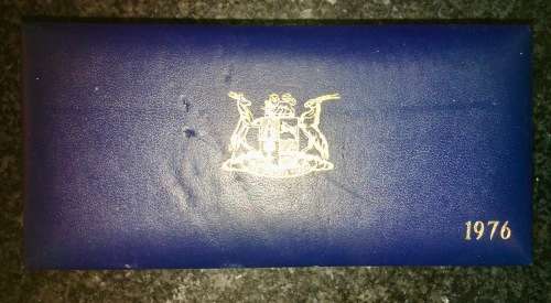 S A MINT PROOF SET 1976 WITH SILVER R1 TO 1/2 CENT IN BLUE S A MINT BOX