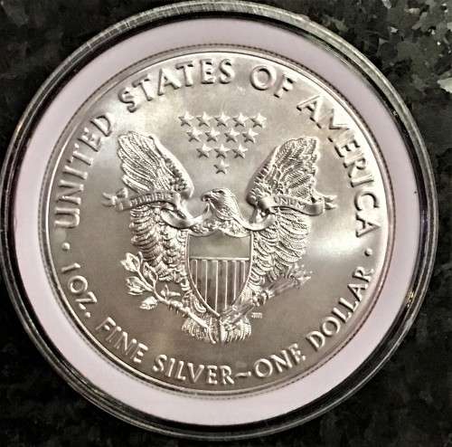 U S A SILVER 1 DOLLAR 1OZ PURE SILVER .999 WALKING LIBERTY 2017 BRILLIANT UNC COMES WITH CAPSULE