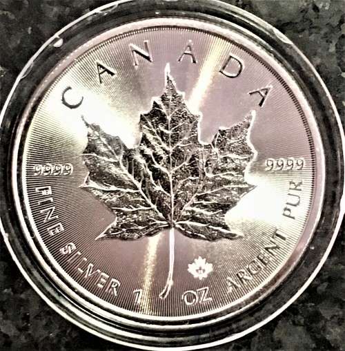 CANADA SILVER 5 DOLLAR 1OZ PURE SILVER .999 --MAPLE LEAF-- 2018 BRILLIANT UNC  COMES WITH CAPSULE