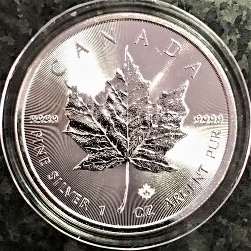 CANADA SILVER 5 DOLLAR 1OZ PURE SILVER .999 --MAPLE LEAF-- 2019 BRILLIANT UNC  COMES WITH CAPSULE