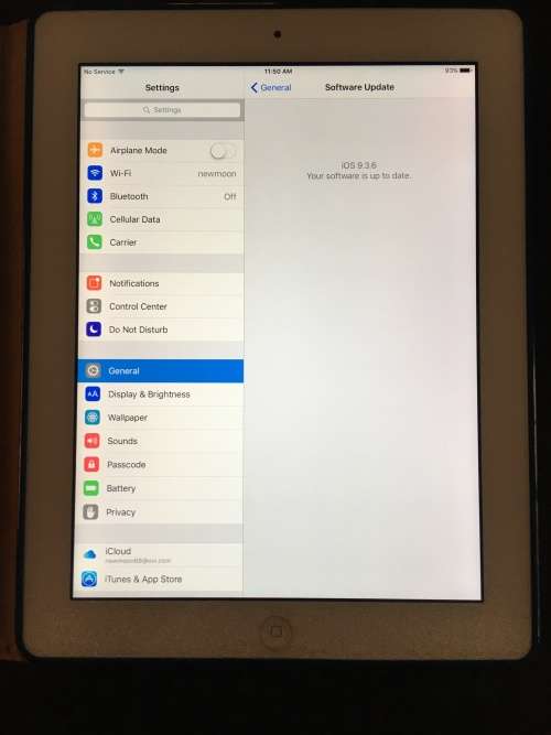 APPLE IPAD 3 -- 64G MODEL  A1430 WORKING 100% TAKES SIM,WITH CHARGER AND LEATHER COVER