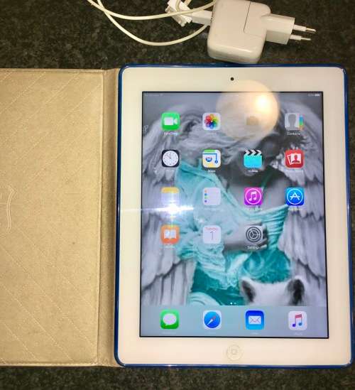 APPLE IPAD 3 -- 64G MODEL  A1430 WORKING 100% TAKES SIM,WITH CHARGER AND LEATHER COVER