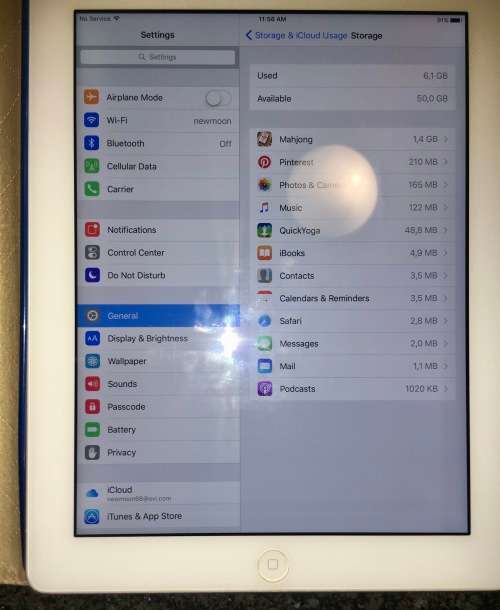 APPLE IPAD 3 -- 64G MODEL  A1430 WORKING 100% TAKES SIM,WITH CHARGER AND LEATHER COVER