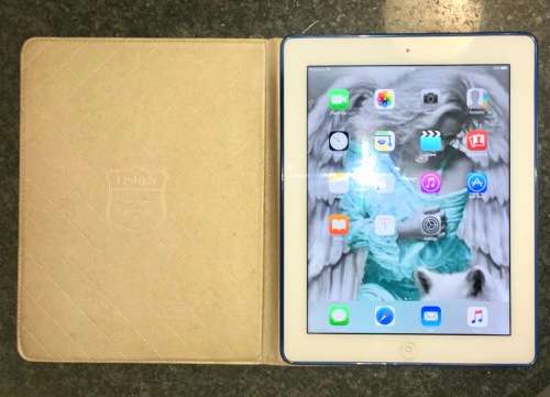 APPLE IPAD 3 -- 64G MODEL  A1430 WORKING 100% TAKES SIM,WITH CHARGER AND LEATHER COVER
