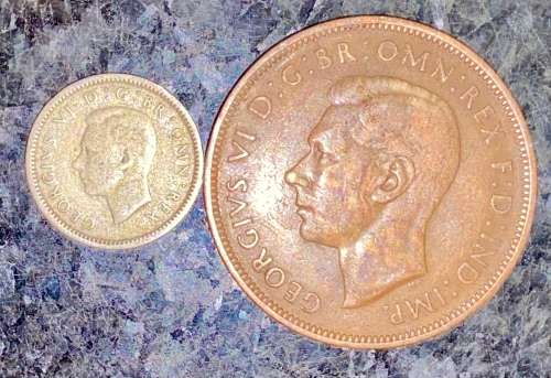 GREAT BRITAIN  SET SILVER 3D THREEPENCE & 1 PENNY 1940 (1 BID TAKES ALL)