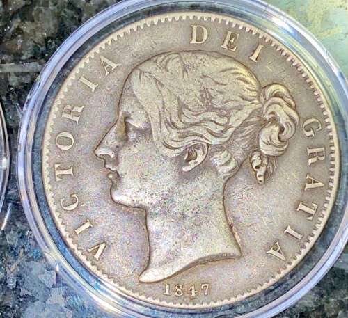 BRITIAN SILVER 5 SHILLING /CROWN 1847 YOUNG QUEEN VICTORIA IN CAPSULE 176 YEARS OLD