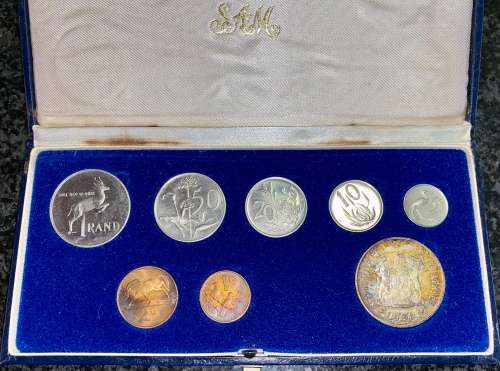 S A MINT PROOF SET 1984 WITH SILVER R1 TO 1 CENT IN BLUE S A MINT BOX WITH BOTH R1s