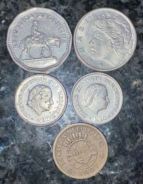 SET OF VARIOUS COINS ARGENTINA, BRASIL & MOZAMBIQUE (1 BID TAKES ALL)