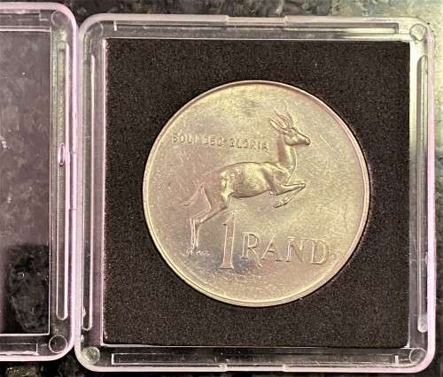 SOUTH AFRICA SILVER R1 --1966 ENGLISH GOOD CONDITION COMES IN CAPSULE SILVER 80%