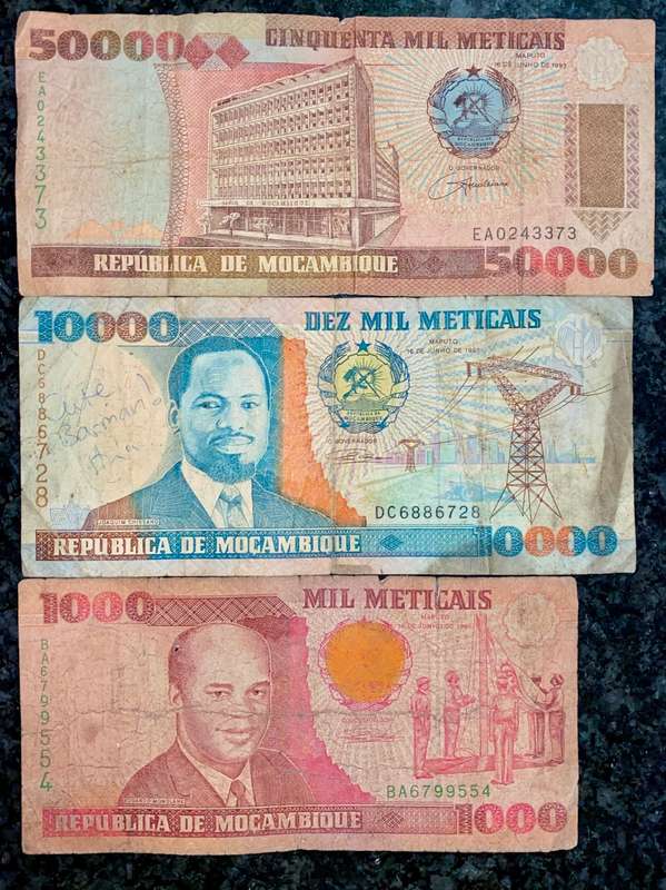 MOZAMBIQUE SET 50000 METICAIS 1993 , 10000 & 1000 METICAIS 1991(1 BID TAKES ALL)