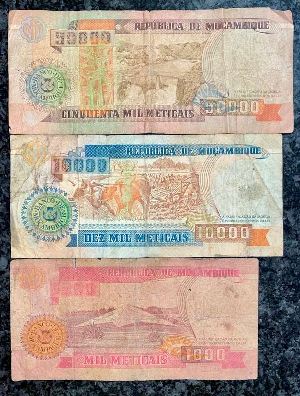 MOZAMBIQUE SET 50000 METICAIS 1993 , 10000 & 1000 METICAIS 1991(1 BID TAKES ALL)