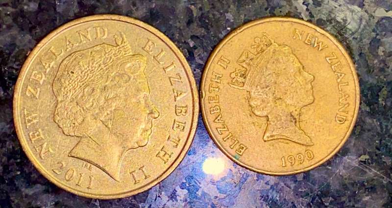 NEW ZEALAND SET 2 DOLLARS STORK 2011 & 1 DOLLAR 1990 KIWI (1 BID TAKE ALL)