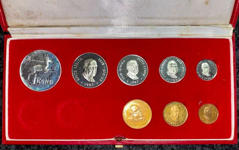 S A MINT PROOF SET 1982 WITH SILVER R1 TO 1/2 CENT IN ORIGINAL RED S A MINT BOX
