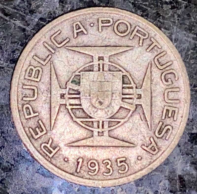 MOZAMBIQUE SILVER  2 1/2 ESCUDO 1935